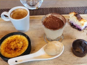 Moment détente autour d'un café gourmand